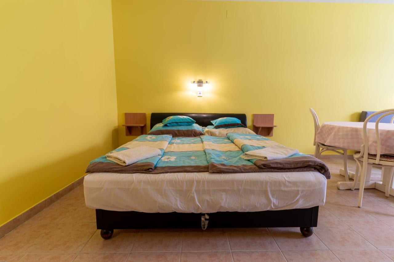 Bed and Breakfast Izabella Panzio Hajdúszoboszló Exterior foto