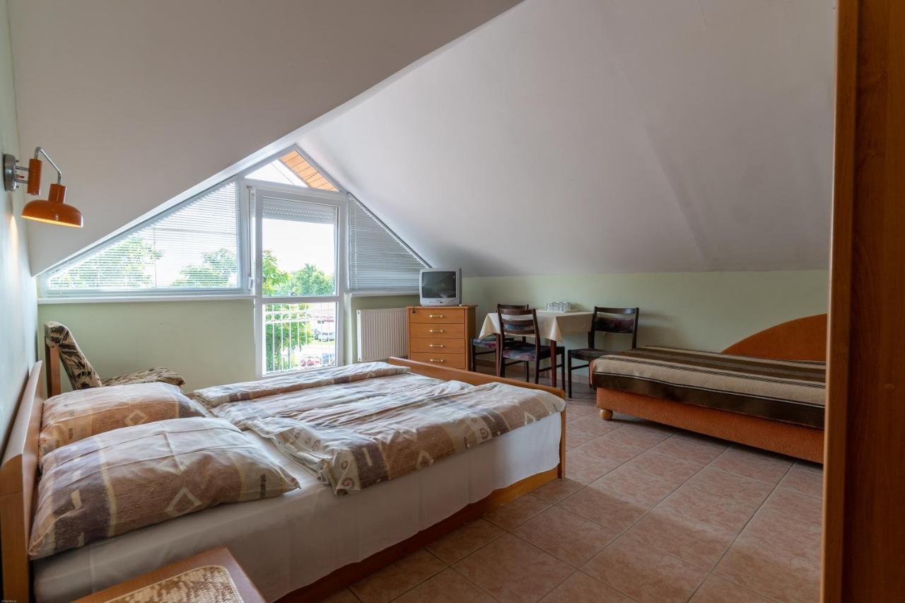 Bed and Breakfast Izabella Panzio Hajdúszoboszló Exterior foto
