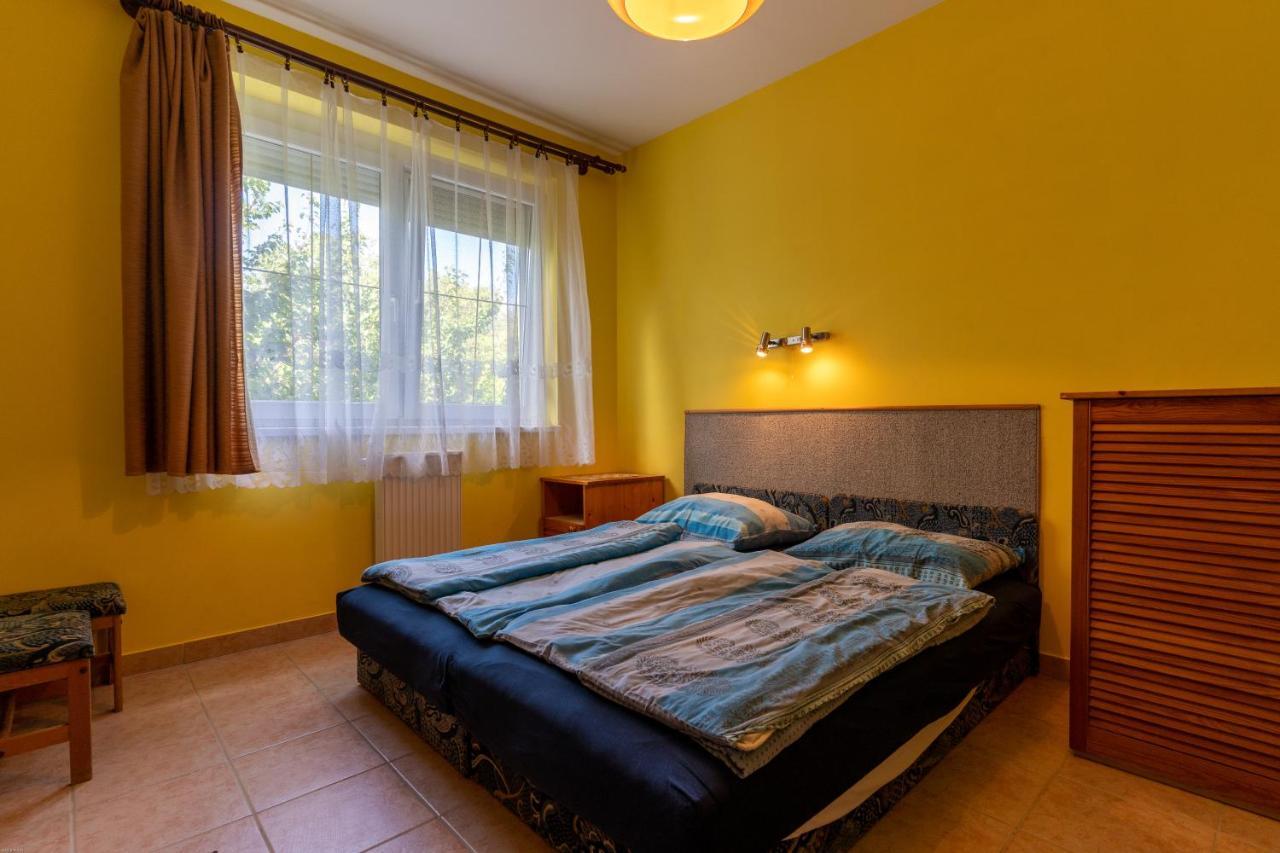 Bed and Breakfast Izabella Panzio Hajdúszoboszló Exterior foto