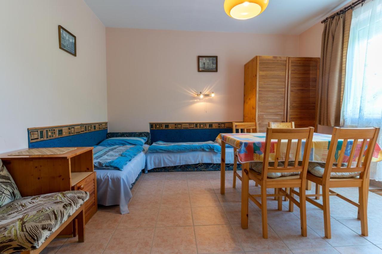 Bed and Breakfast Izabella Panzio Hajdúszoboszló Exterior foto