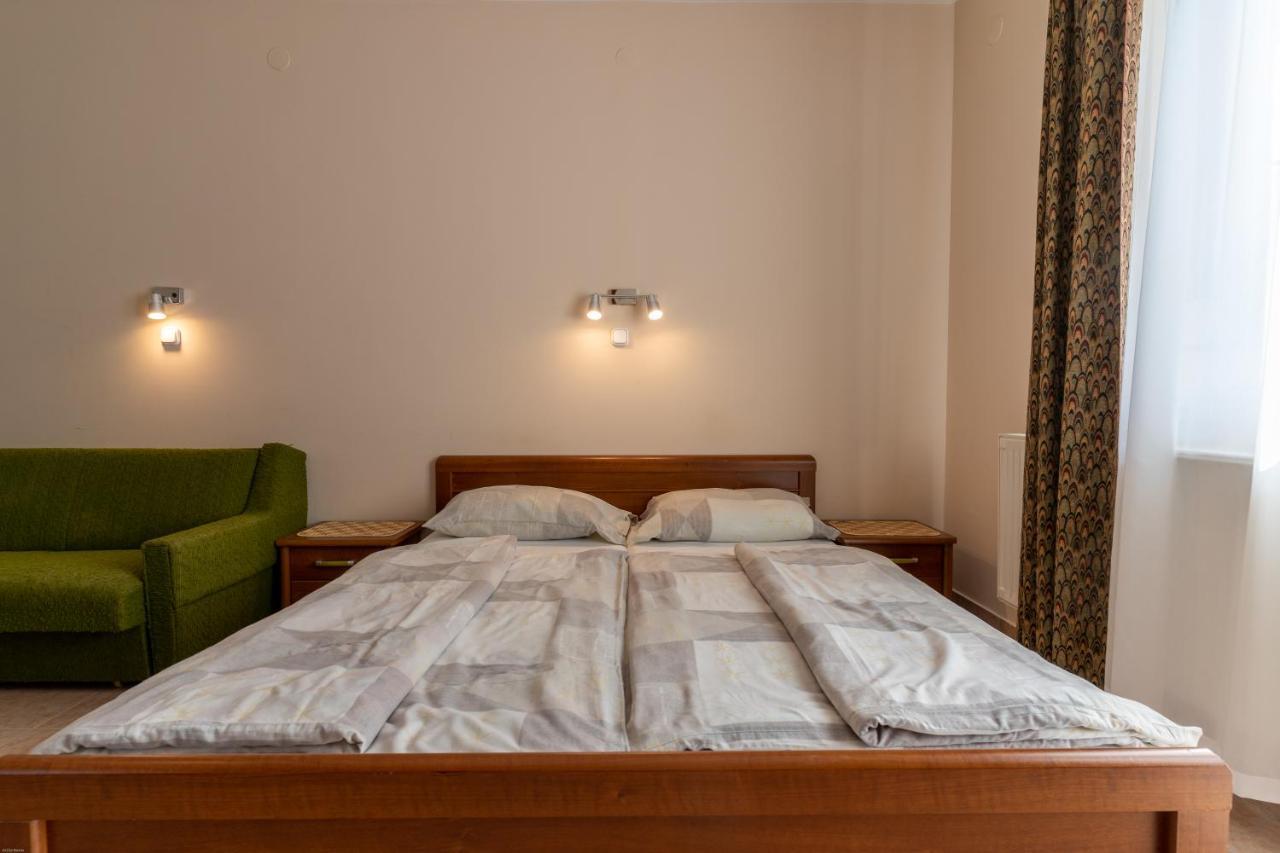 Bed and Breakfast Izabella Panzio Hajdúszoboszló Exterior foto