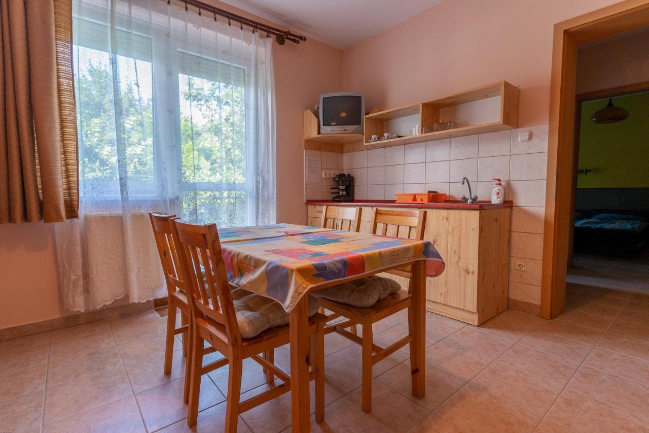 Bed and Breakfast Izabella Panzio Hajdúszoboszló Exterior foto